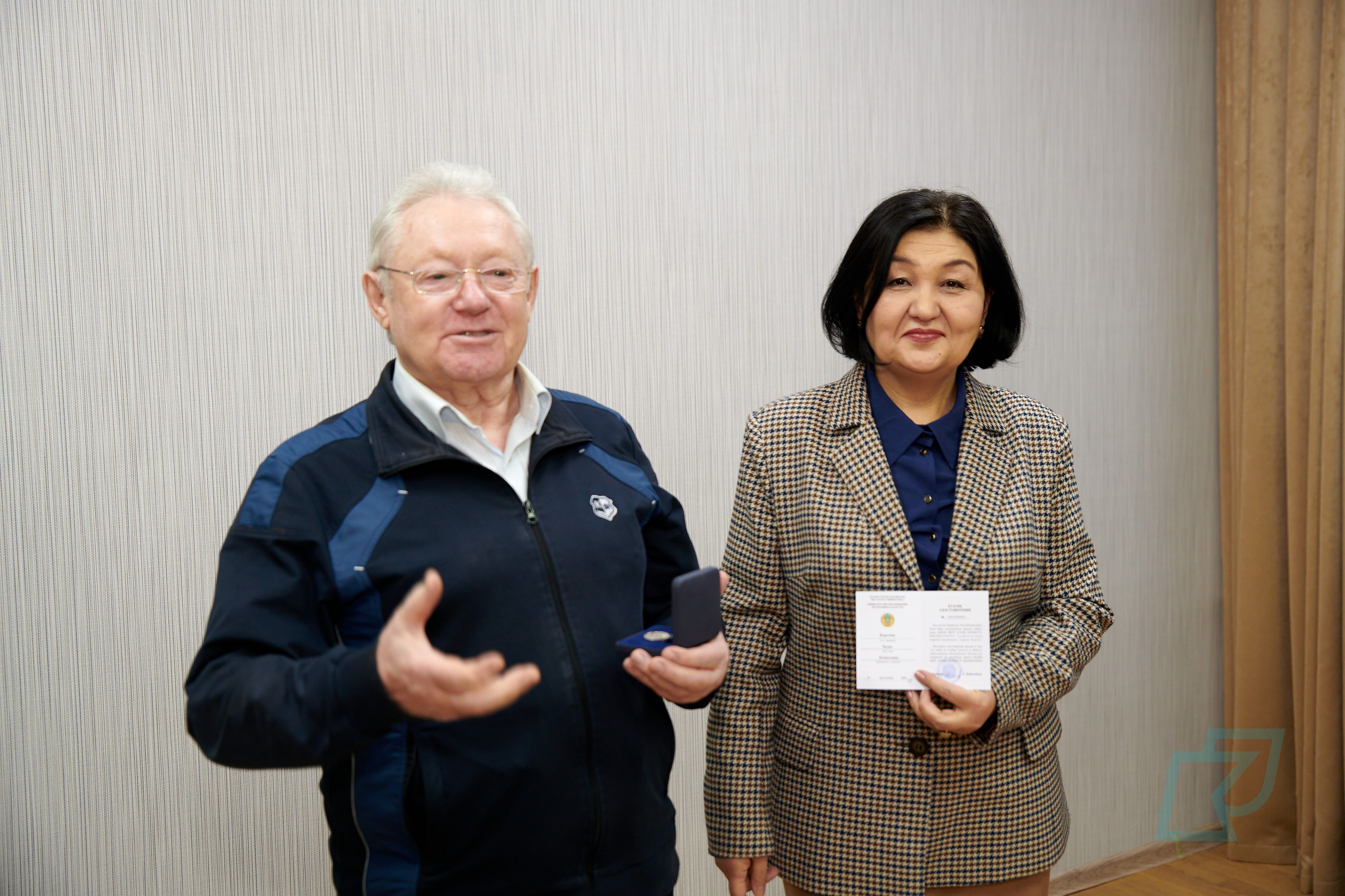 Қажырлы еңбектері үшін марапатталды