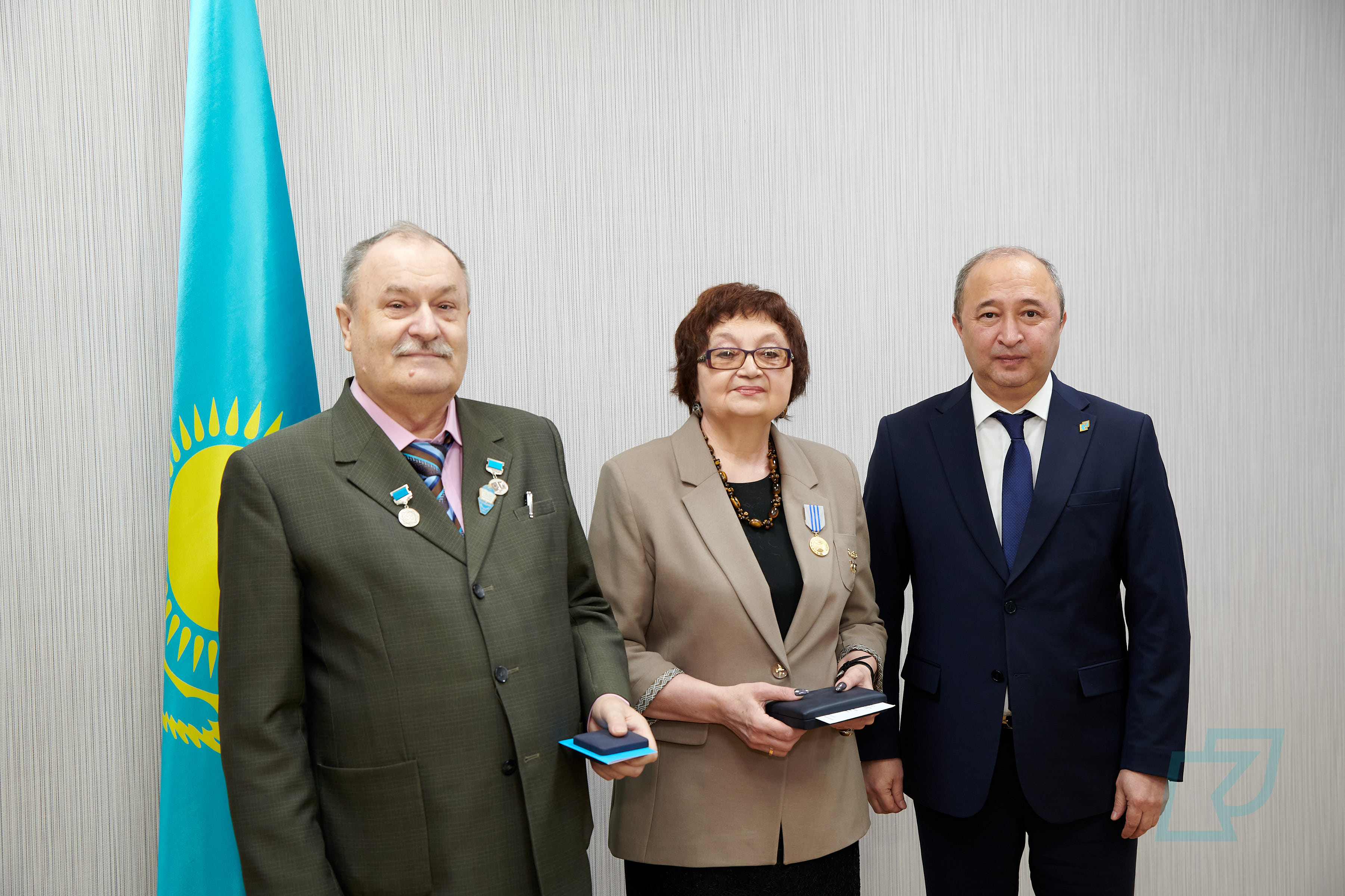 Қажырлы еңбектері үшін марапатталды