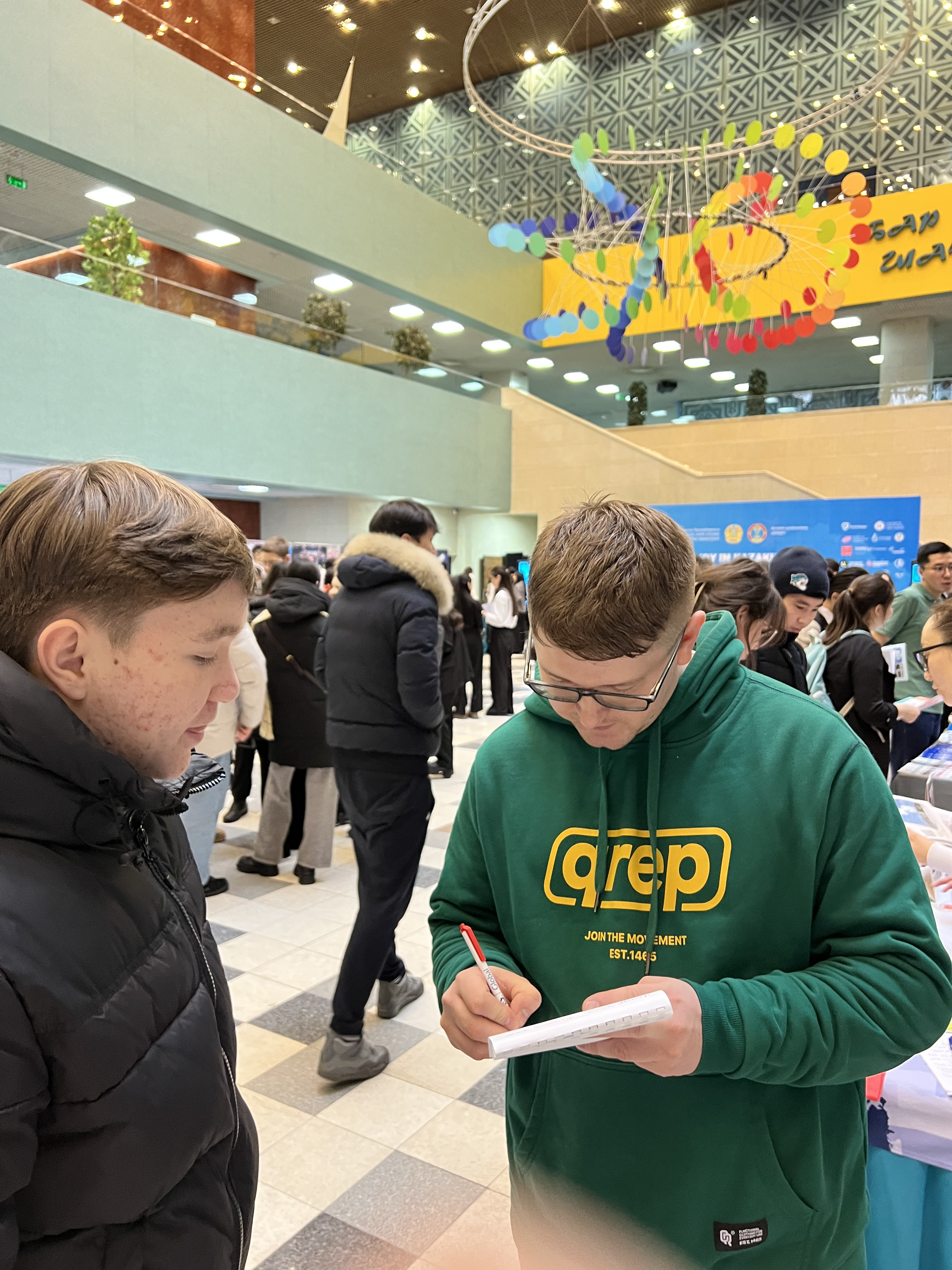 Приходите на выставки филиалов зарубежных университетов!