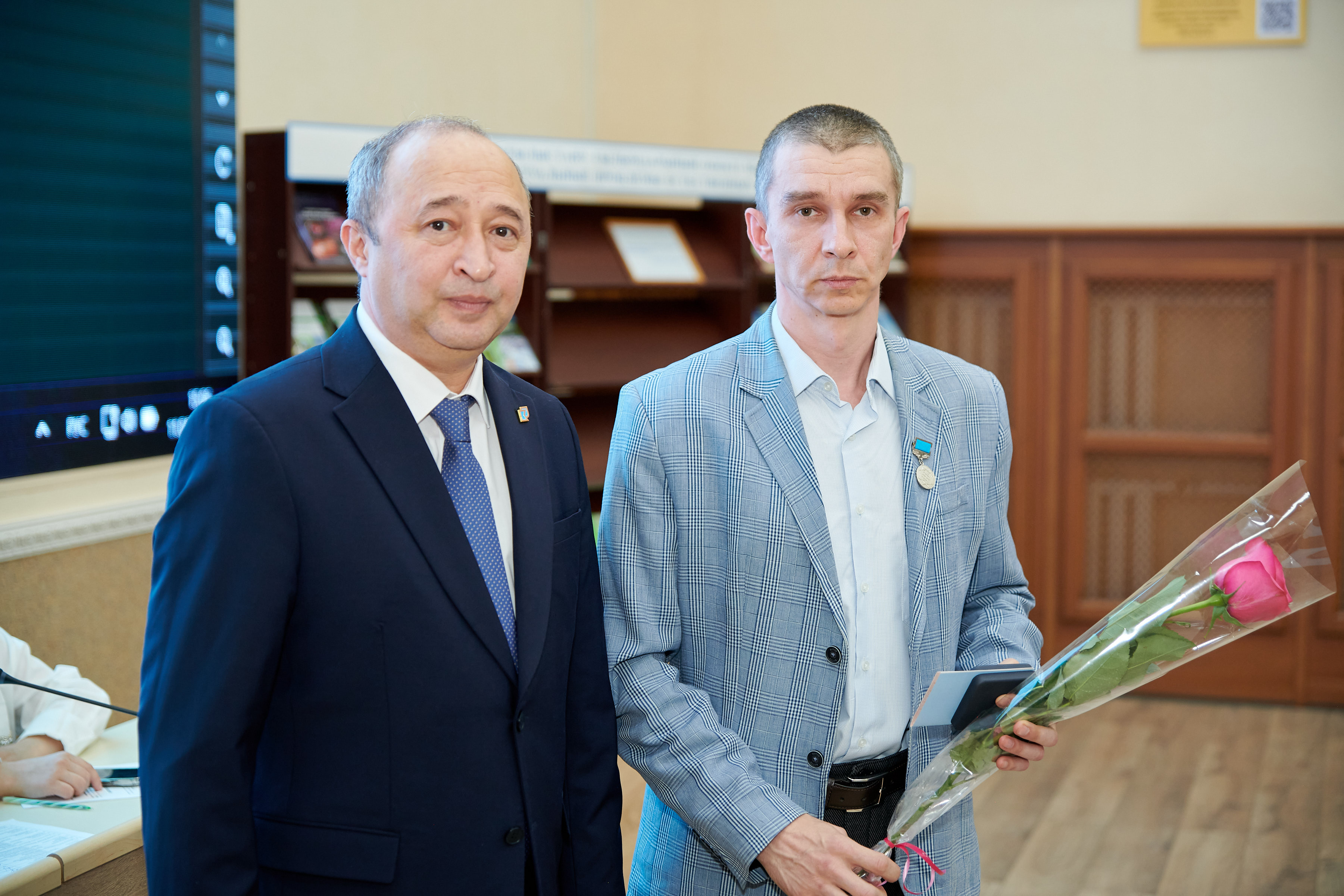 Почет и признание: награждение ко Дню работников науки