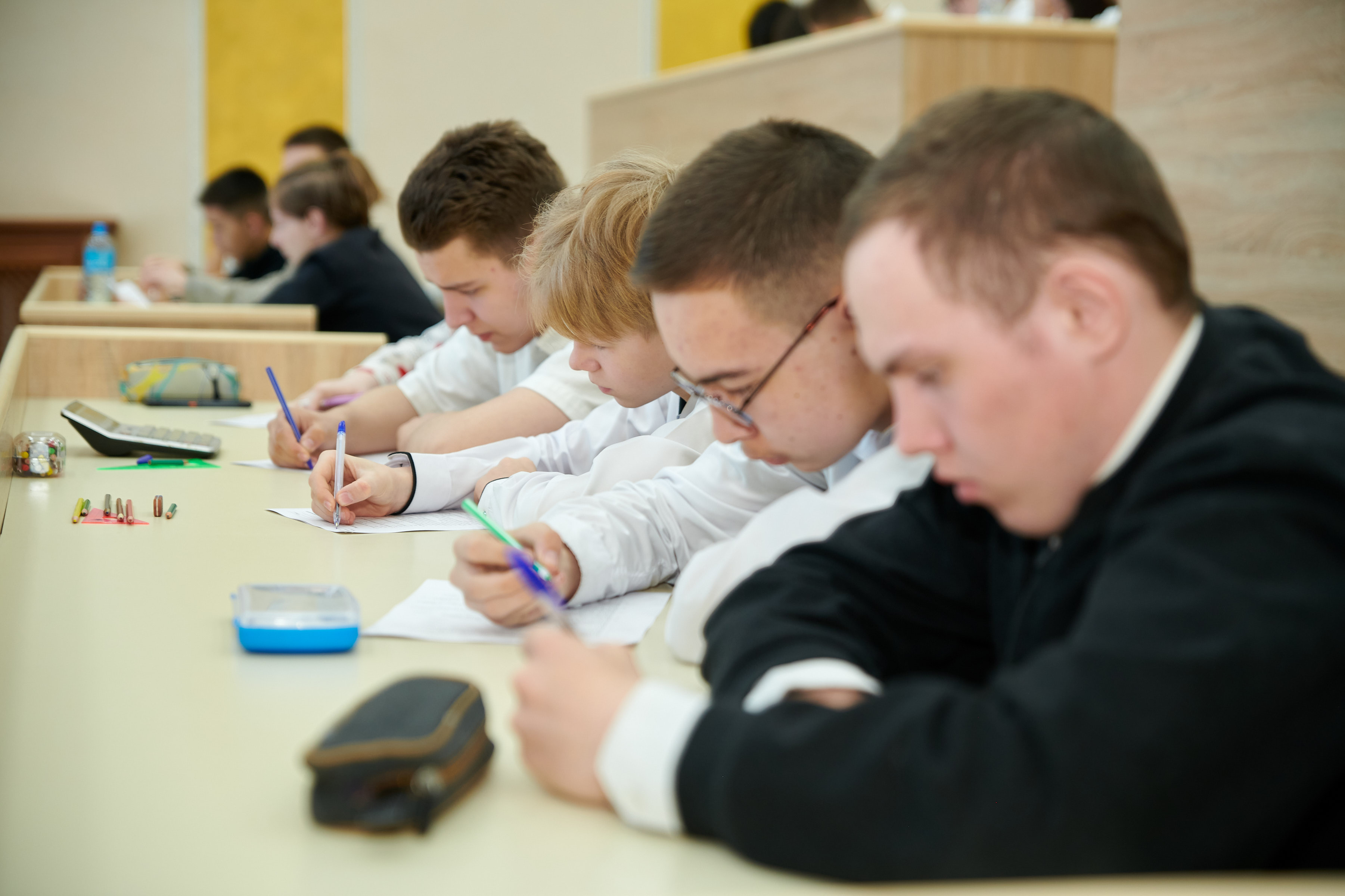 Мектеп оқушылары білімдерін тексерді