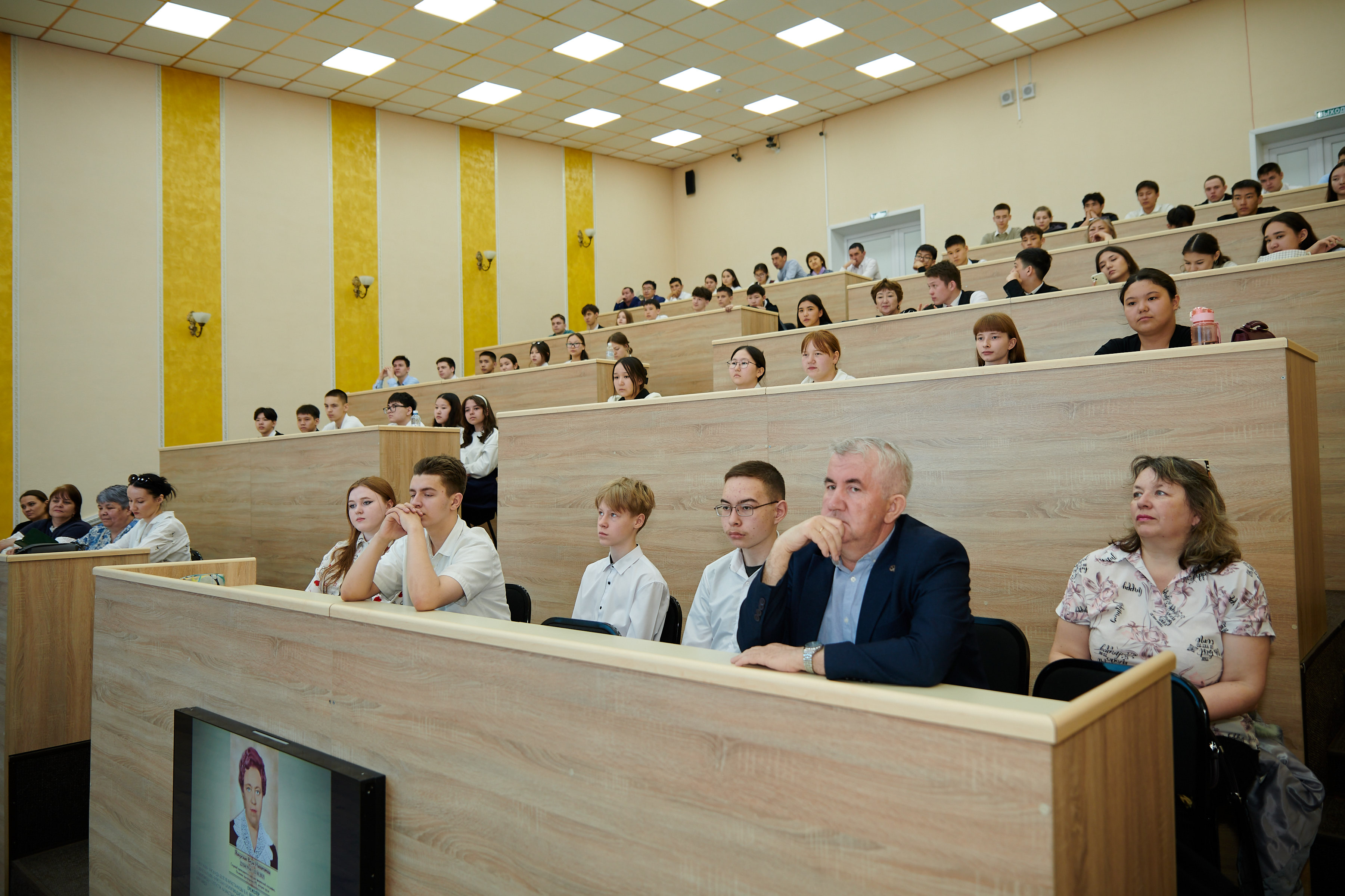 Мектеп оқушылары білімдерін тексерді