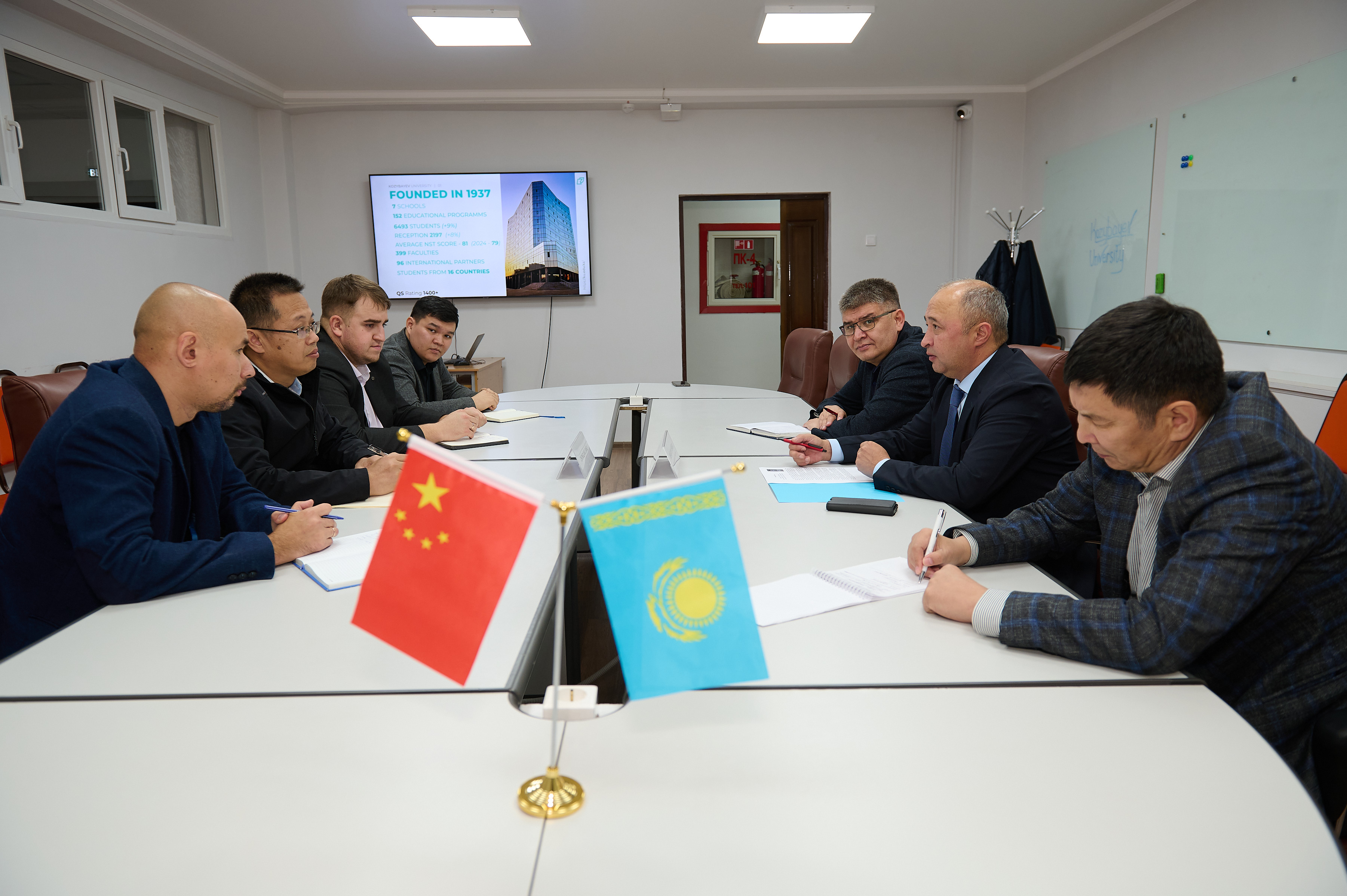 Визит профессора Zhongliang Jiang 