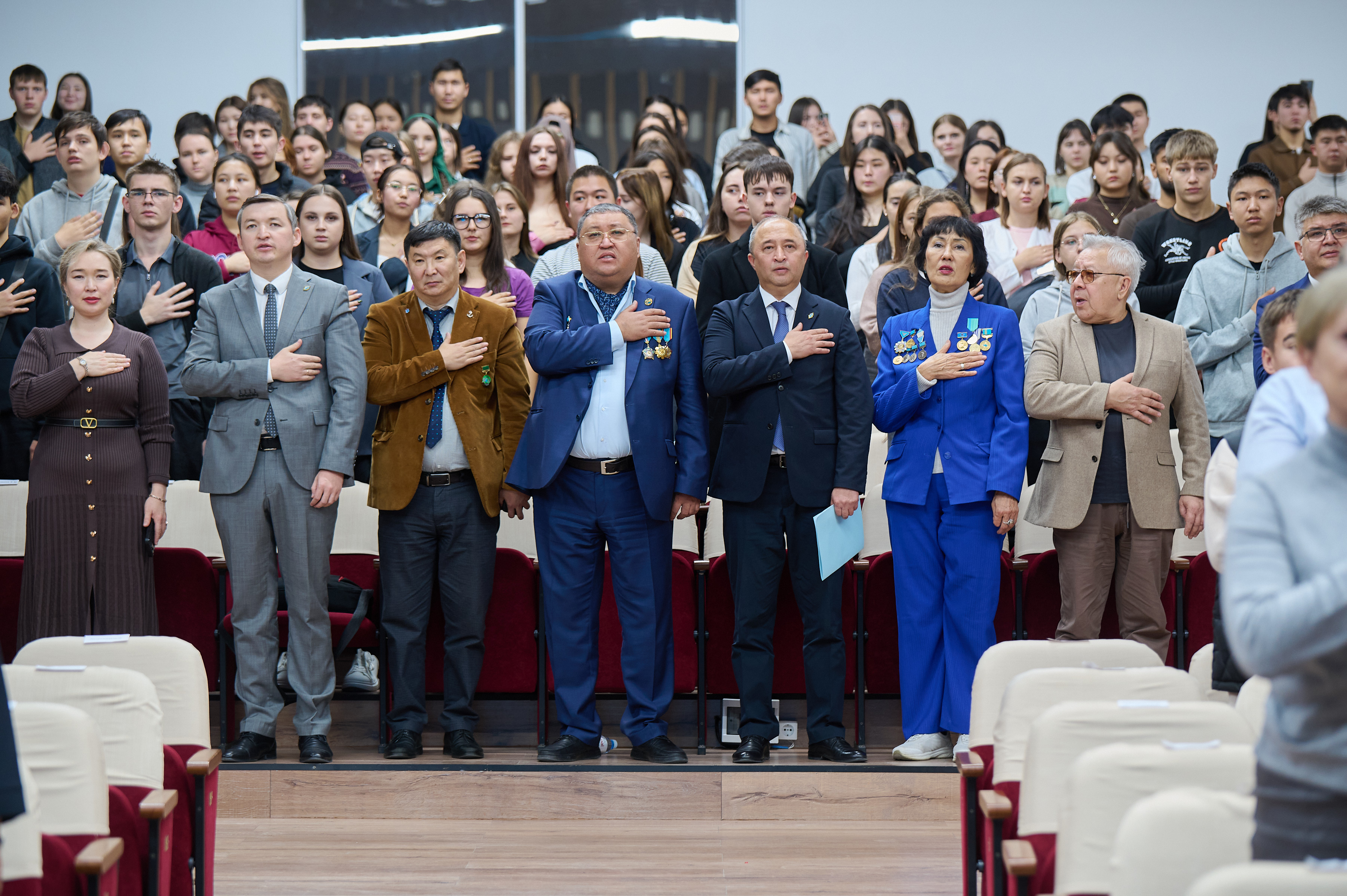 В Kozybayev University отметили День Республики Казахстан: признание заслуг и чествование лучших