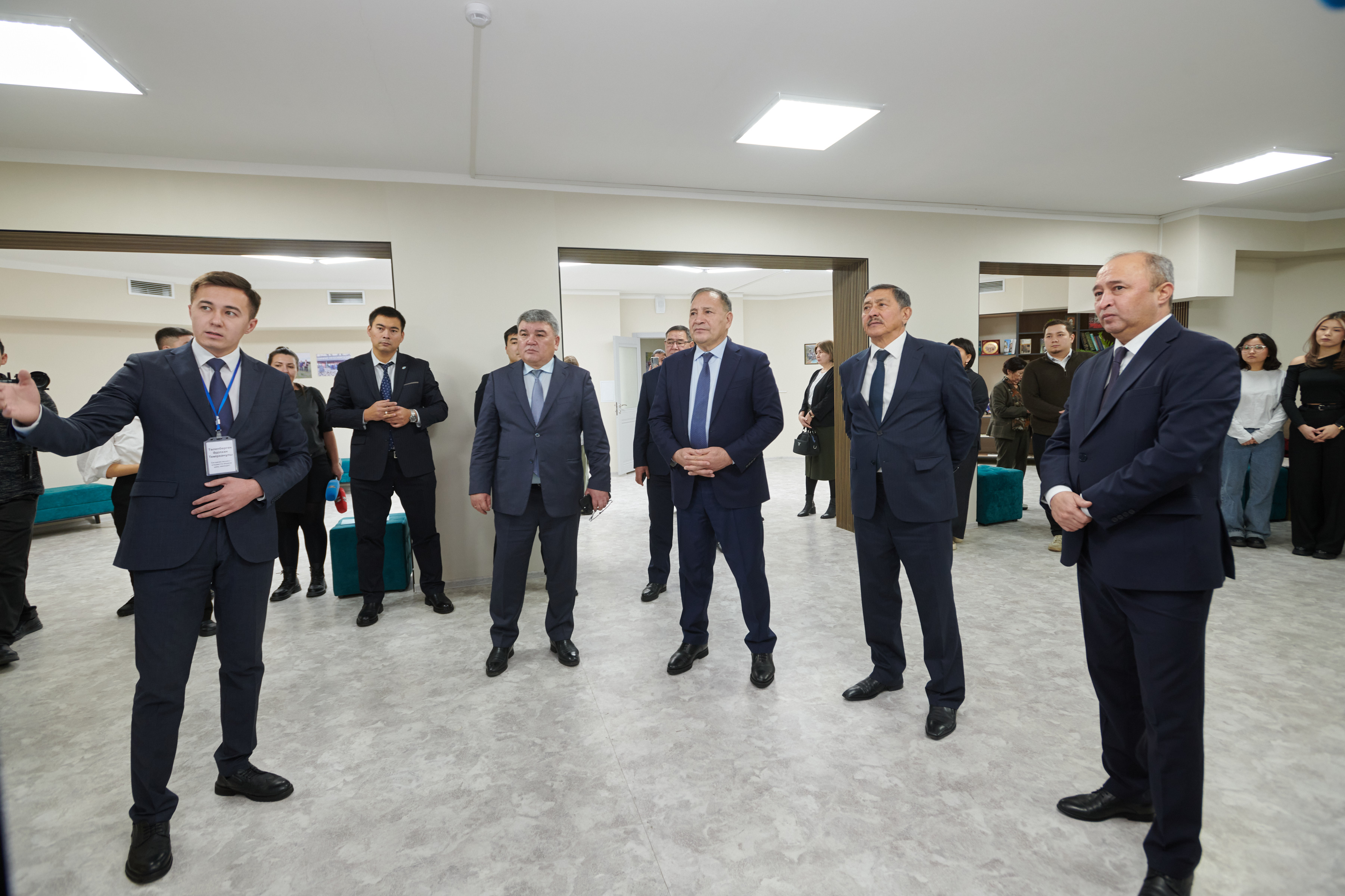 ҚР ПРЕМЬЕР-МИНИСТРІНІҢ КЕҢЕСШІСІ ЕРАЛЫ ТОҒЖАНОВ «СЕРПІН» БАҒДАРЛАМАСЫНЫҢ СТУДЕНТТЕРІМЕН КЕЗДЕСТІ