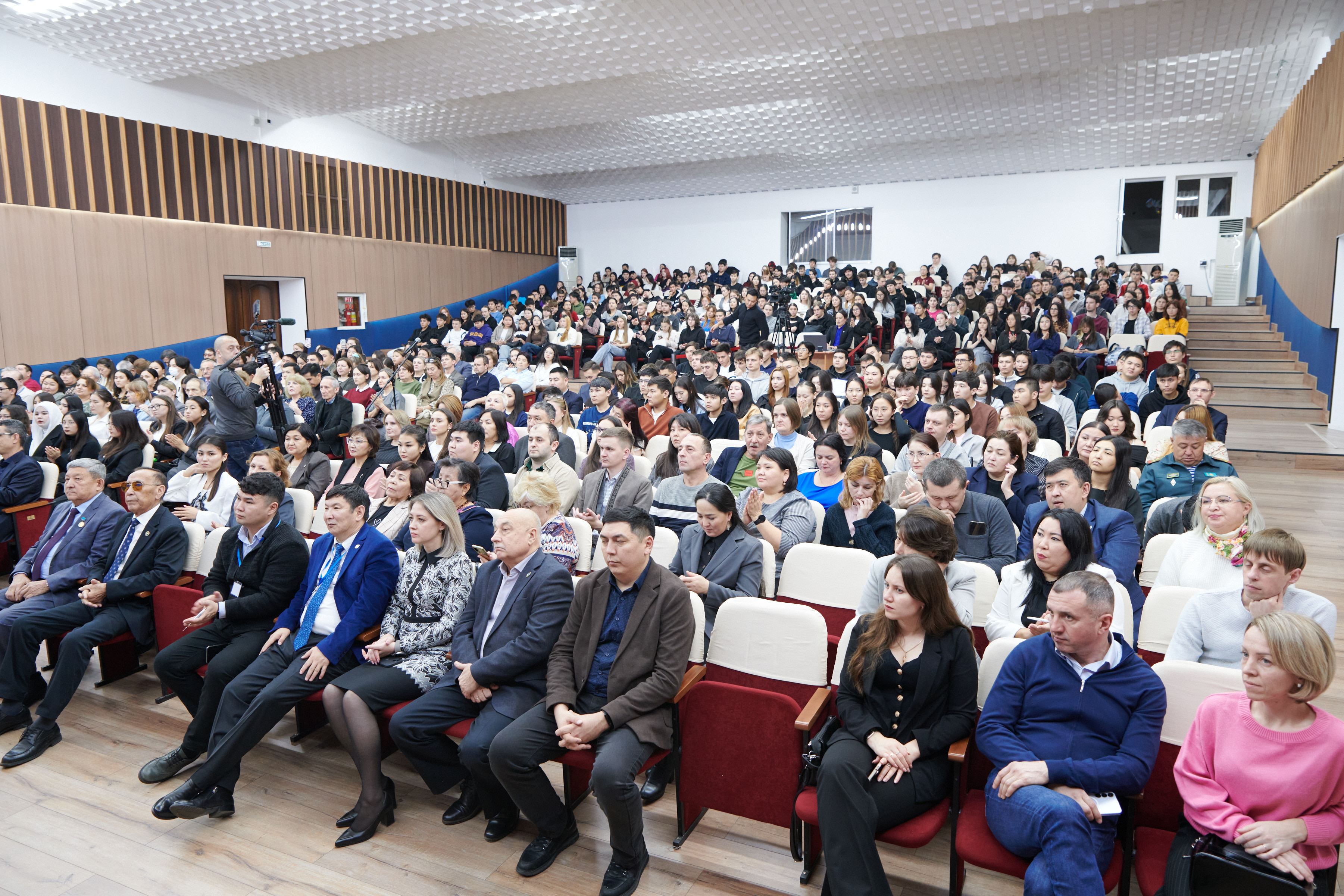 ҒЫЛЫМ ЖӘНЕ ЖОҒАРЫ БІЛІМ ВИЦЕ-МИНИСТРІ СОЛТҮСТІК ҚАЗАҚСТАН ОБЛЫСЫ ХАЛҚЫМЕН КЕЗДЕСТІ