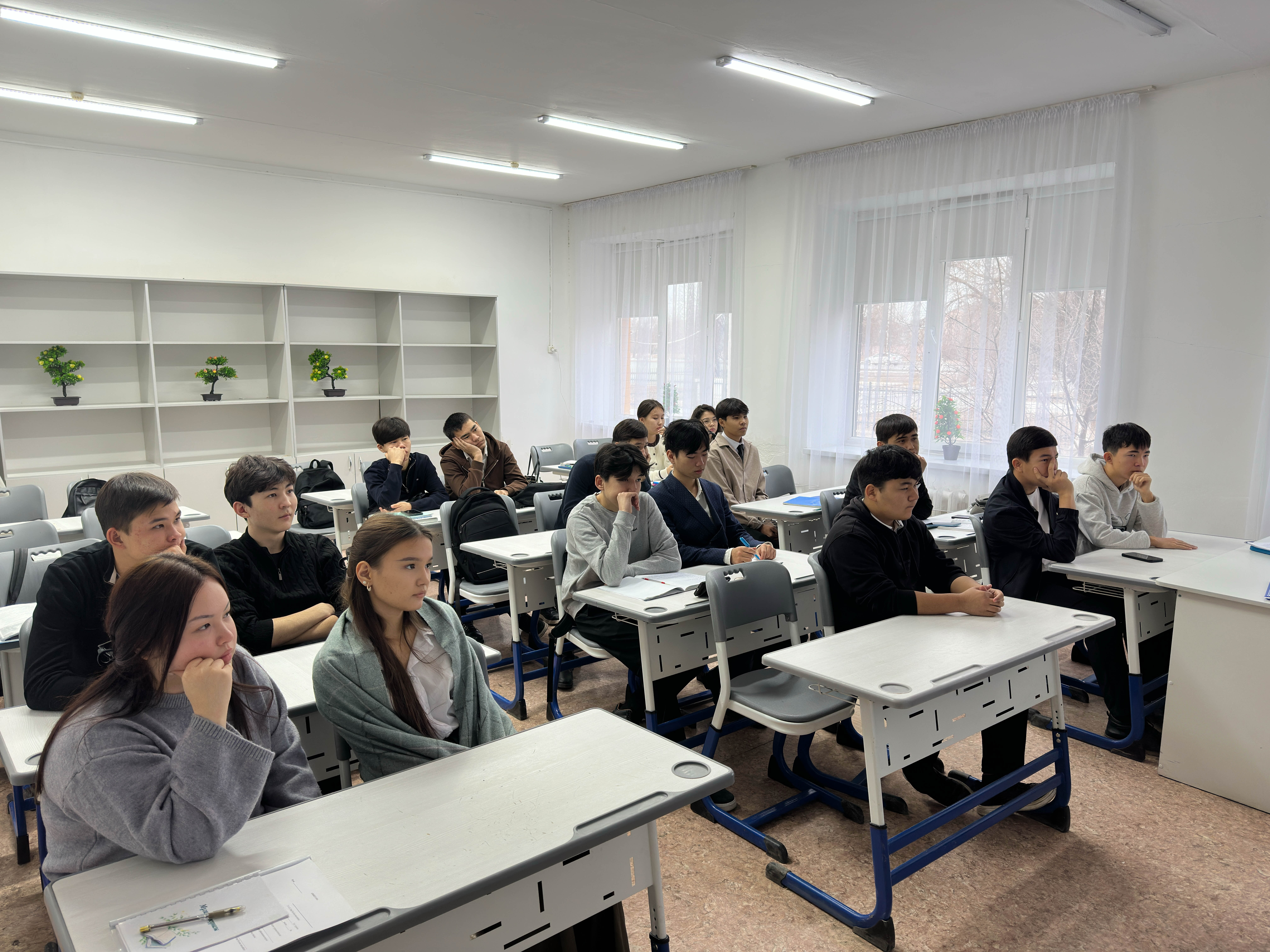 ҚОЗЫБАЕВ УНИВЕРСИТЕТІ ҚАЗАҚСТАННЫҢ ОҢТҮСТІГІНДЕГІ ЖАСТАРДЫ ҚОЛДАЙДЫ
