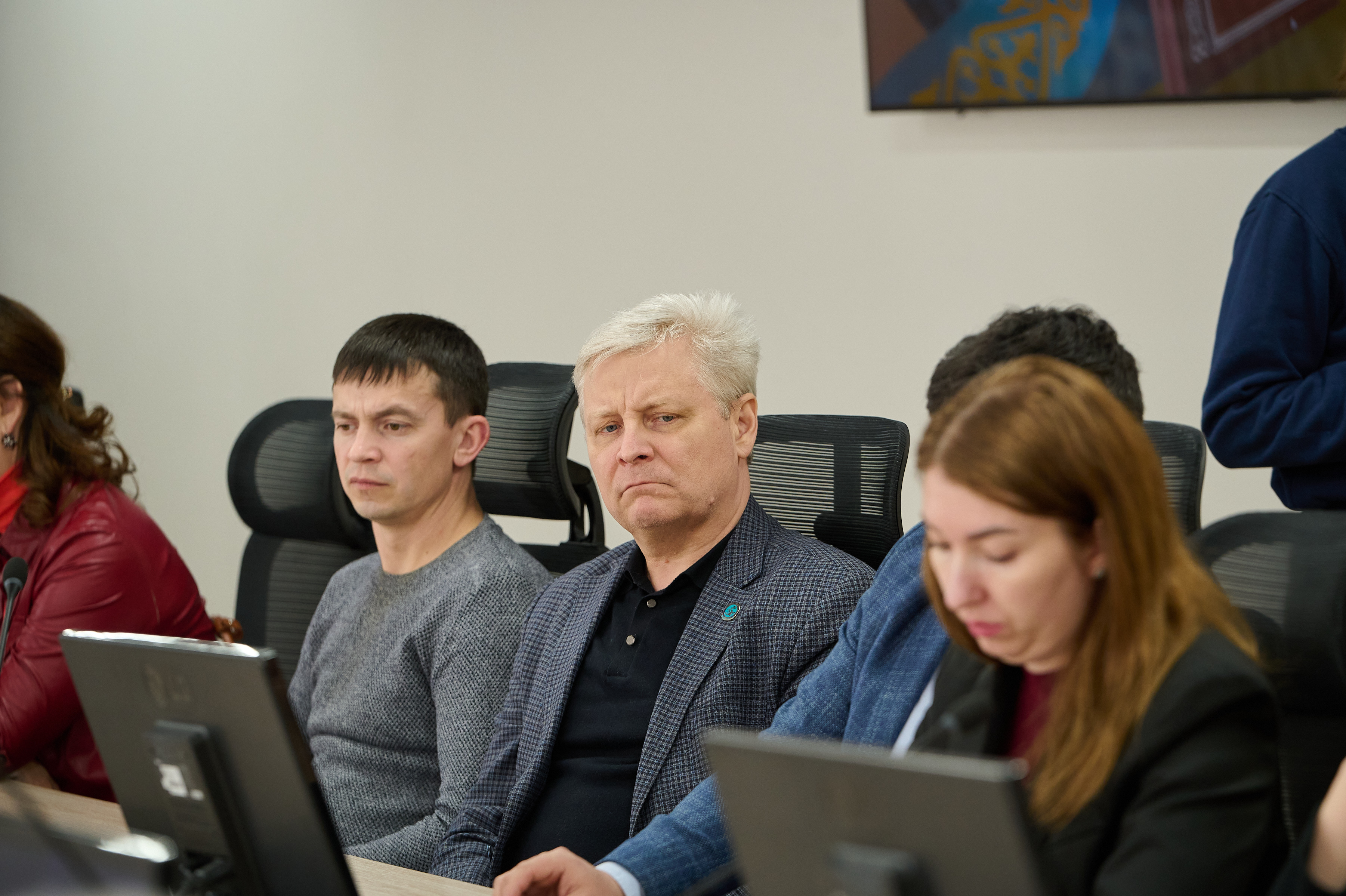 Қозыбаев университетінің ғалымдары Қазақстанның жаңа конституциясының жобасы туралы пікір алмасты