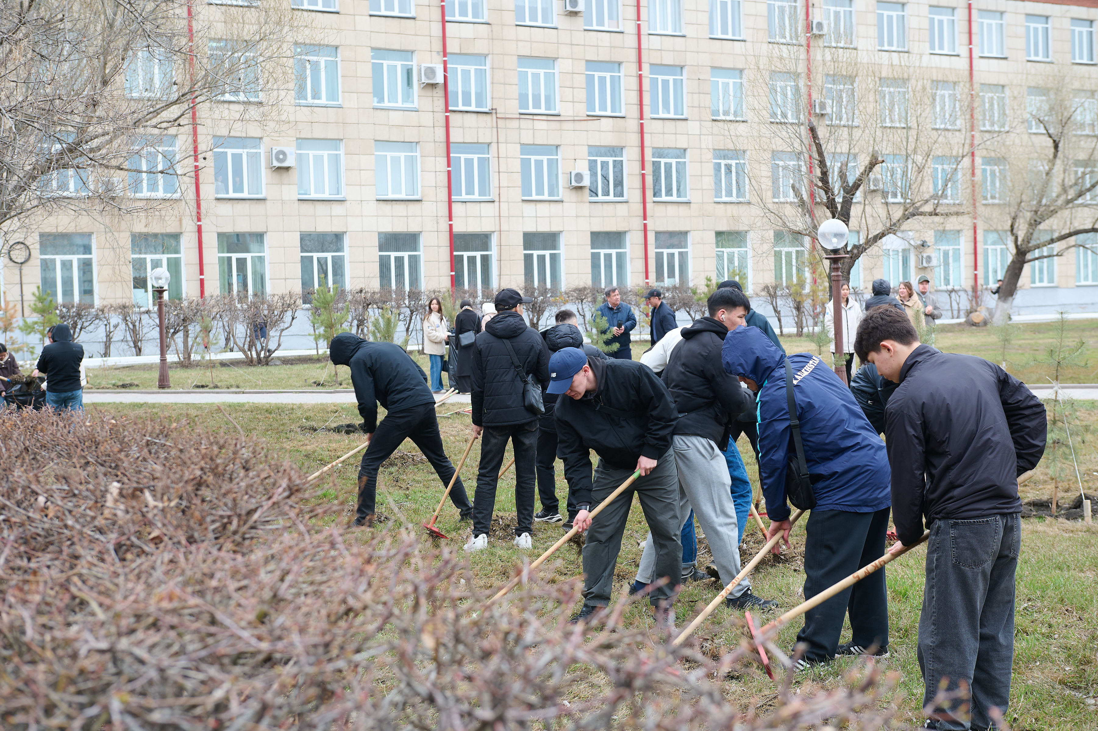 Мағжан Жұмабаев атындағы саябақта тазалық акциясы өтті