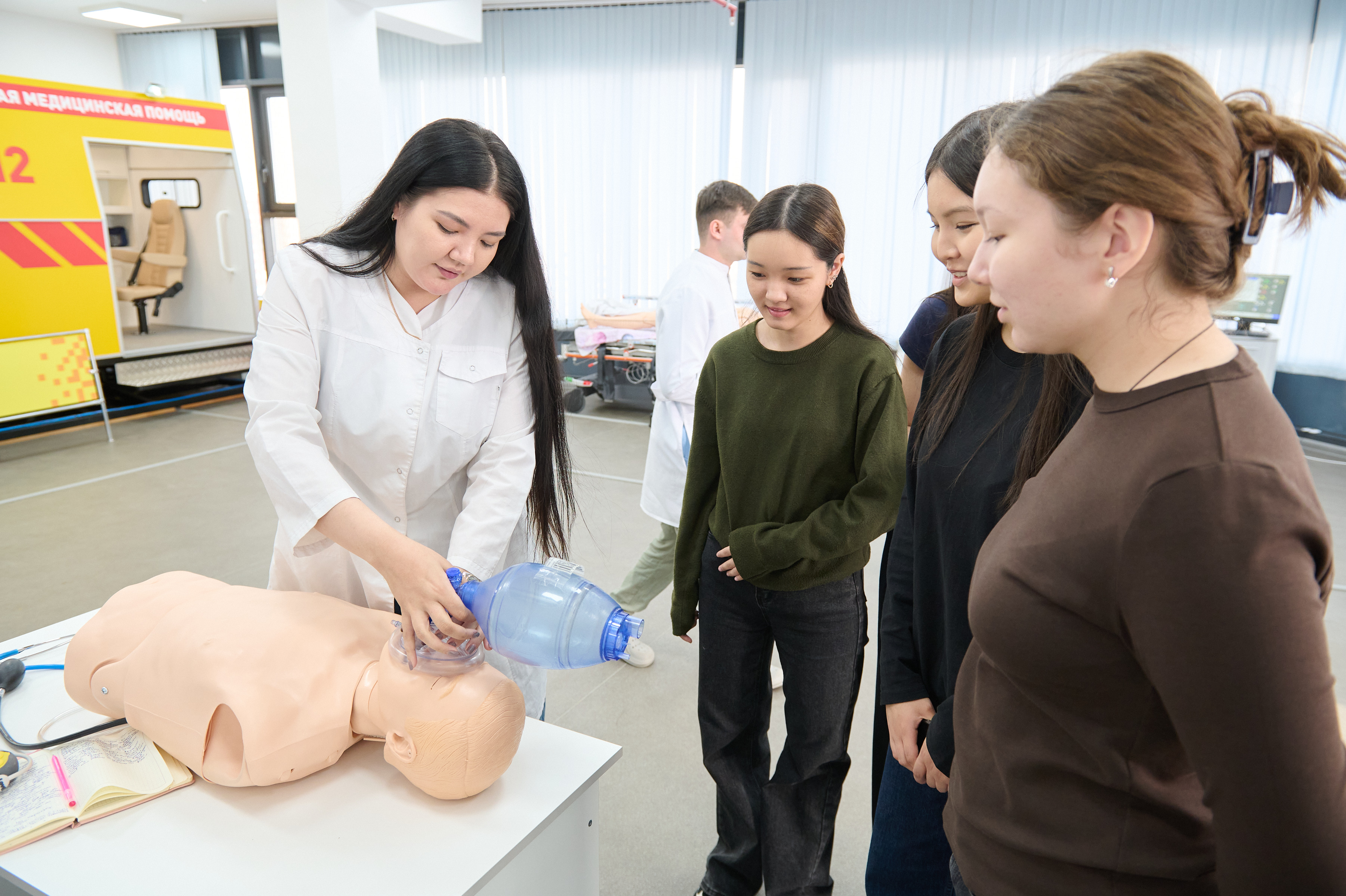 Школьники со всего Казахстана посетили Kozybayev University