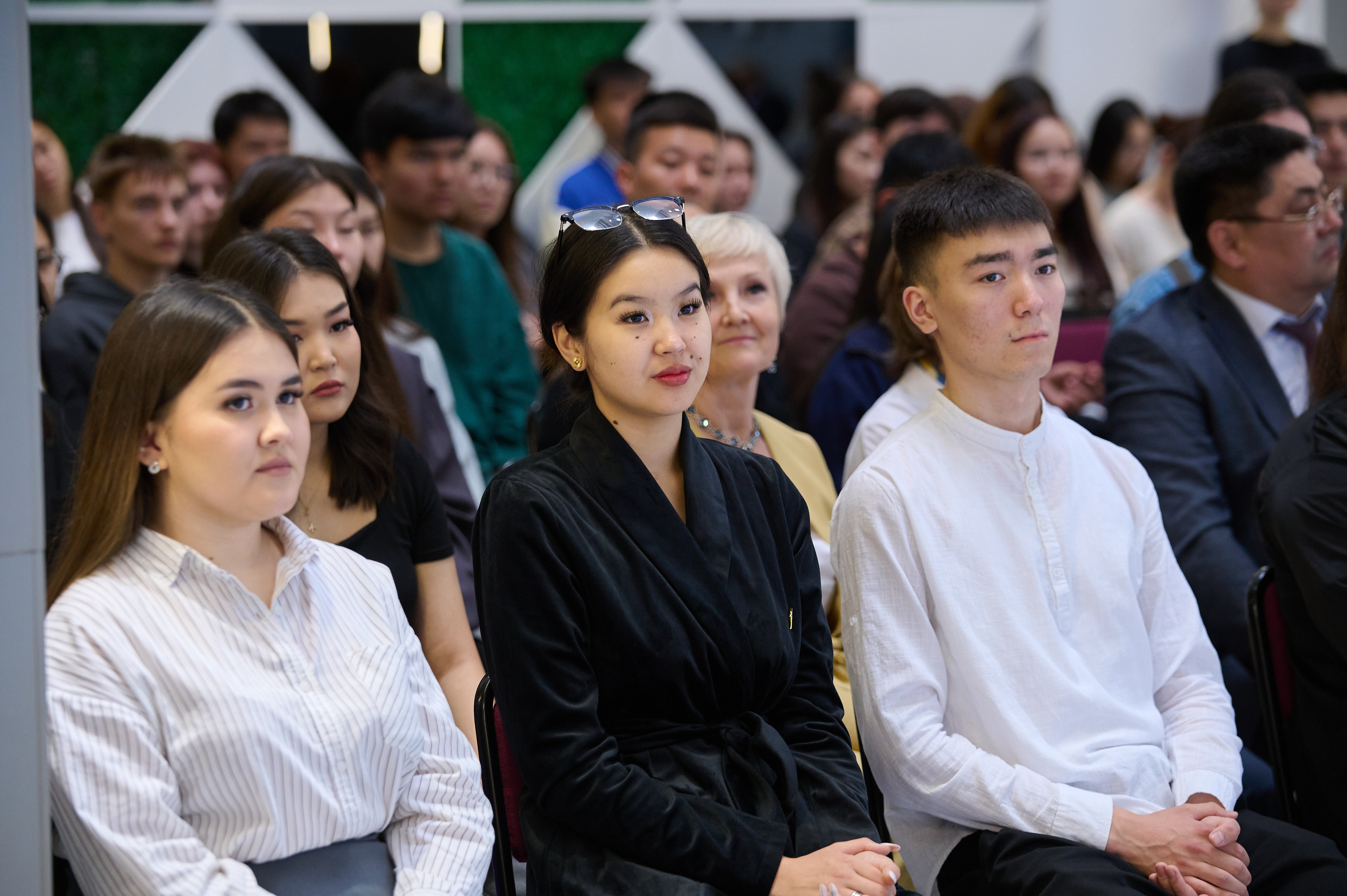Человек, который видел Землю из космоса: в Kozybayev University состоялась встреча с Айдыном Аимбетовым