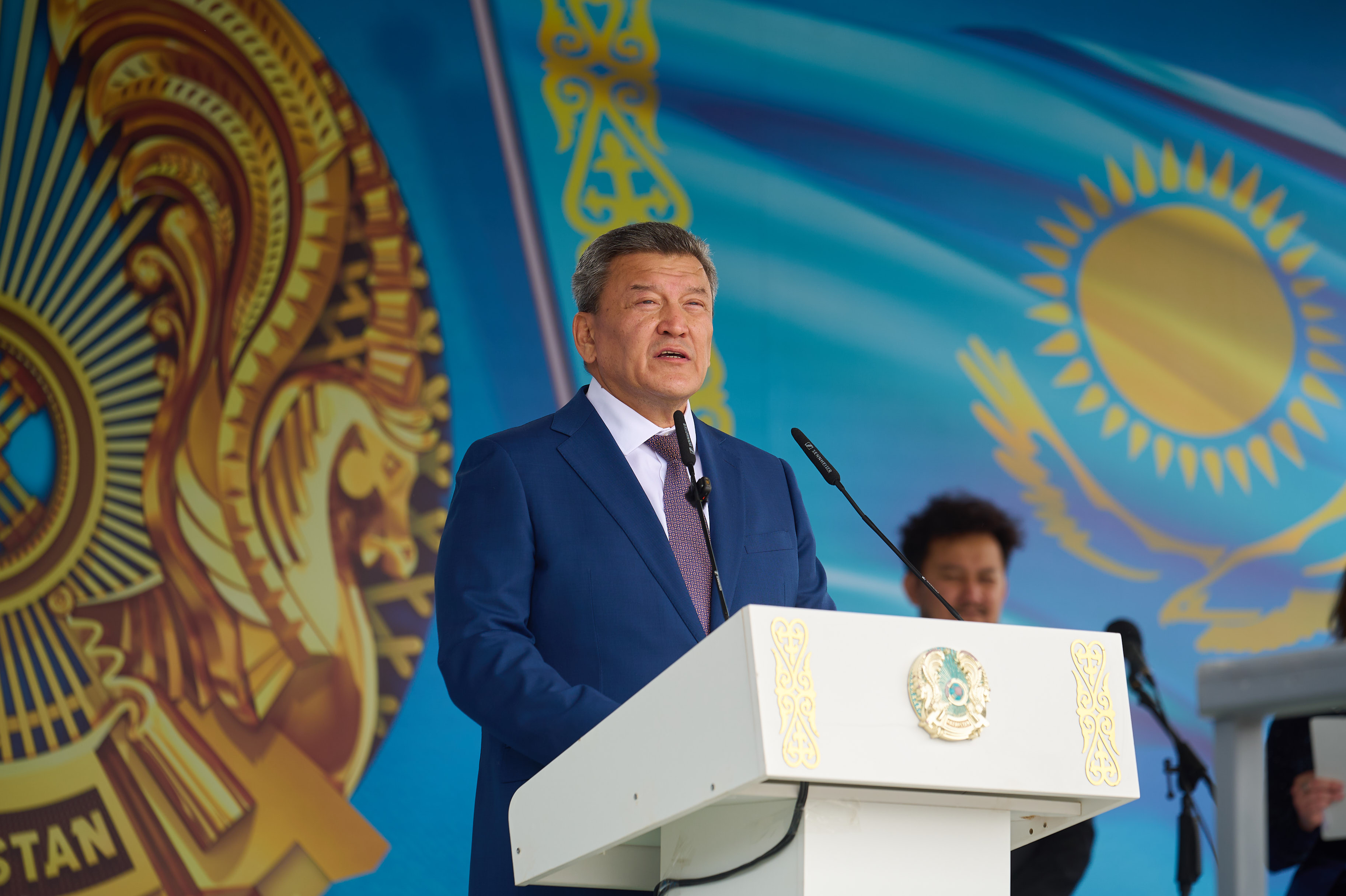 Студенты и сотрудники Kozybayev University приняли участие в праздновании Дня государственных символов