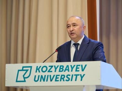 Қорытынды, марапаттар және ұрпақтар сабақтастығы: Kozybayev University-де ардагерлер, ұстаздар мен қызметкерлерге құрмет көрсетілді