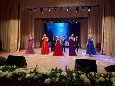 Қорытынды, марапаттар және ұрпақтар сабақтастығы: Kozybayev University-де ардагерлер, ұстаздар мен қызметкерлерге құрмет көрсетілді