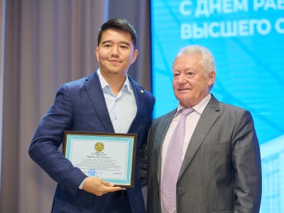 Қорытынды, марапаттар және ұрпақтар сабақтастығы: Kozybayev University-де ардагерлер, ұстаздар мен қызметкерлерге құрмет көрсетілді