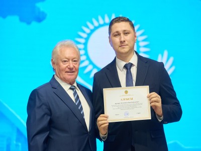 Қозыбаев университетінде Республика күні салтанатты түрде аталып өтті: марапаттар, жетістіктер және жаңа мүмкіндіктер