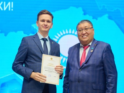 Қозыбаев университетінде Республика күні салтанатты түрде аталып өтті: марапаттар, жетістіктер және жаңа мүмкіндіктер
