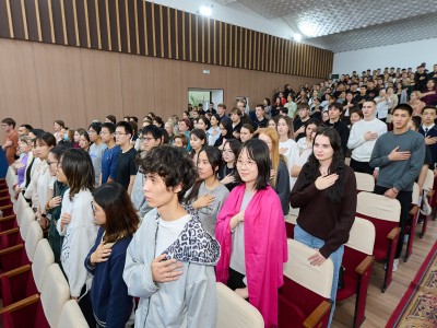 Қозыбаев университетінде Республика күні салтанатты түрде аталып өтті: марапаттар, жетістіктер және жаңа мүмкіндіктер