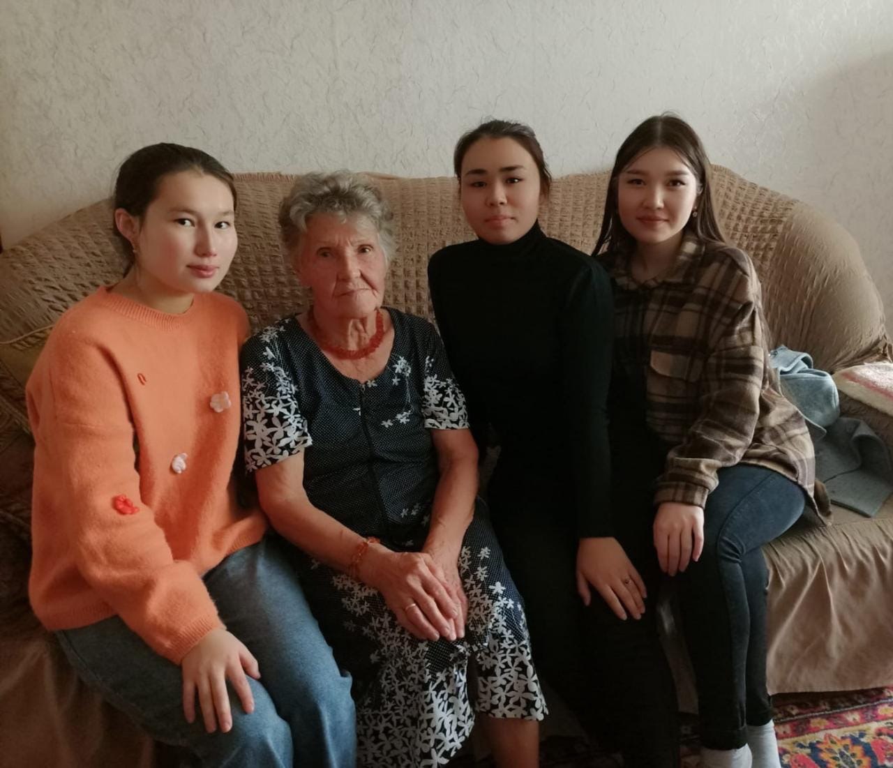 Педагогикалық еңбек ардагерлерін кәсіби мерекелерімен құттықтау!