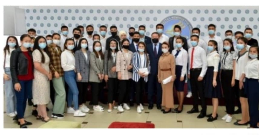 Аймақ басшысы Құмар Ақсақалов «Серпін» бағдарламасымен оқыған түлектермен кездесті