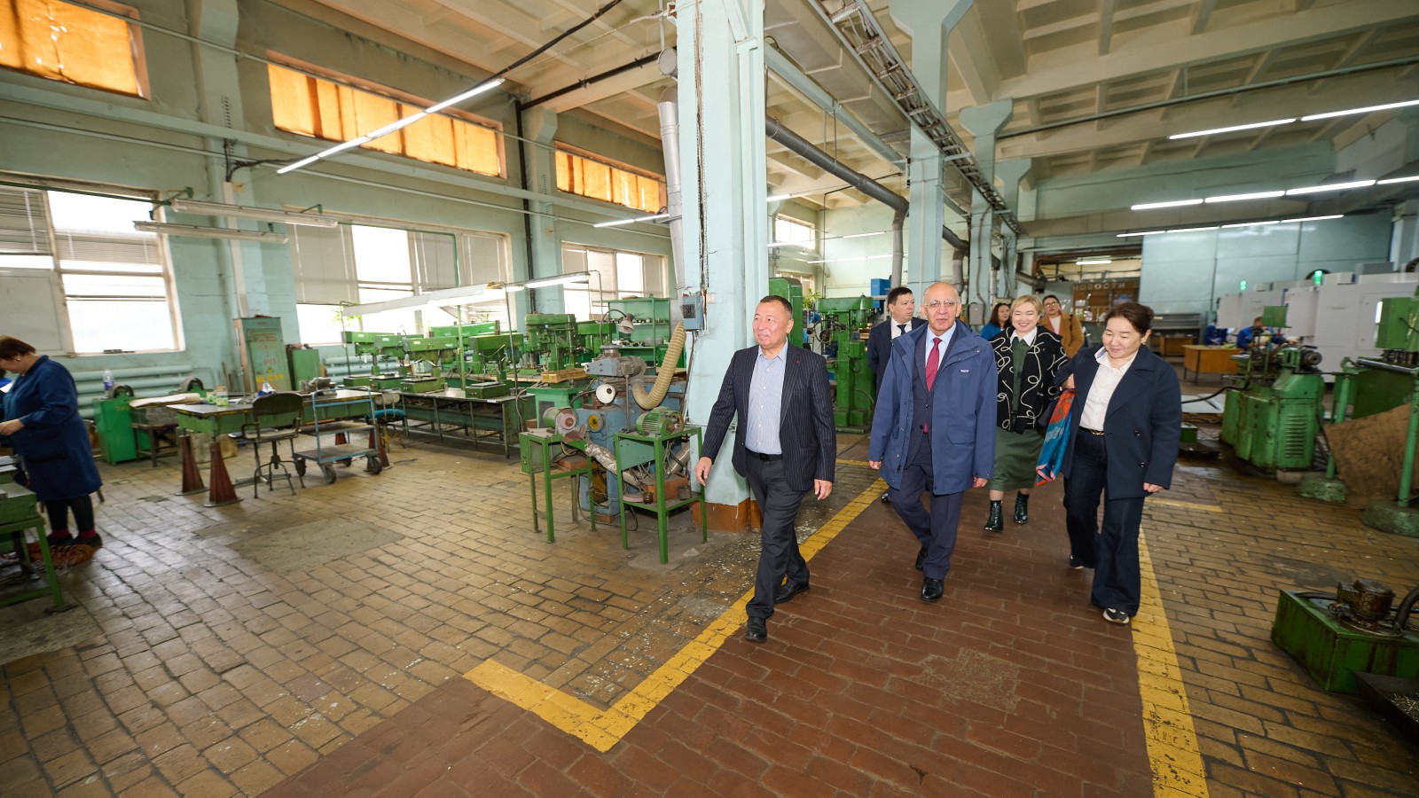 Visit of Kozybayev University and Nazarbayev University Delegations to the S.M. Kirov Plant