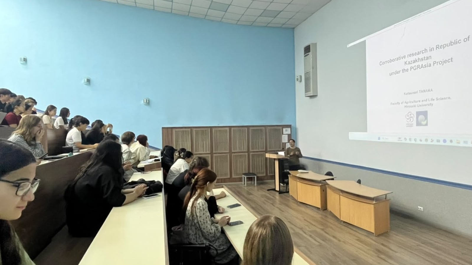 Japanese Scientist Shares Plant Genetic Resources Research Findings with Students